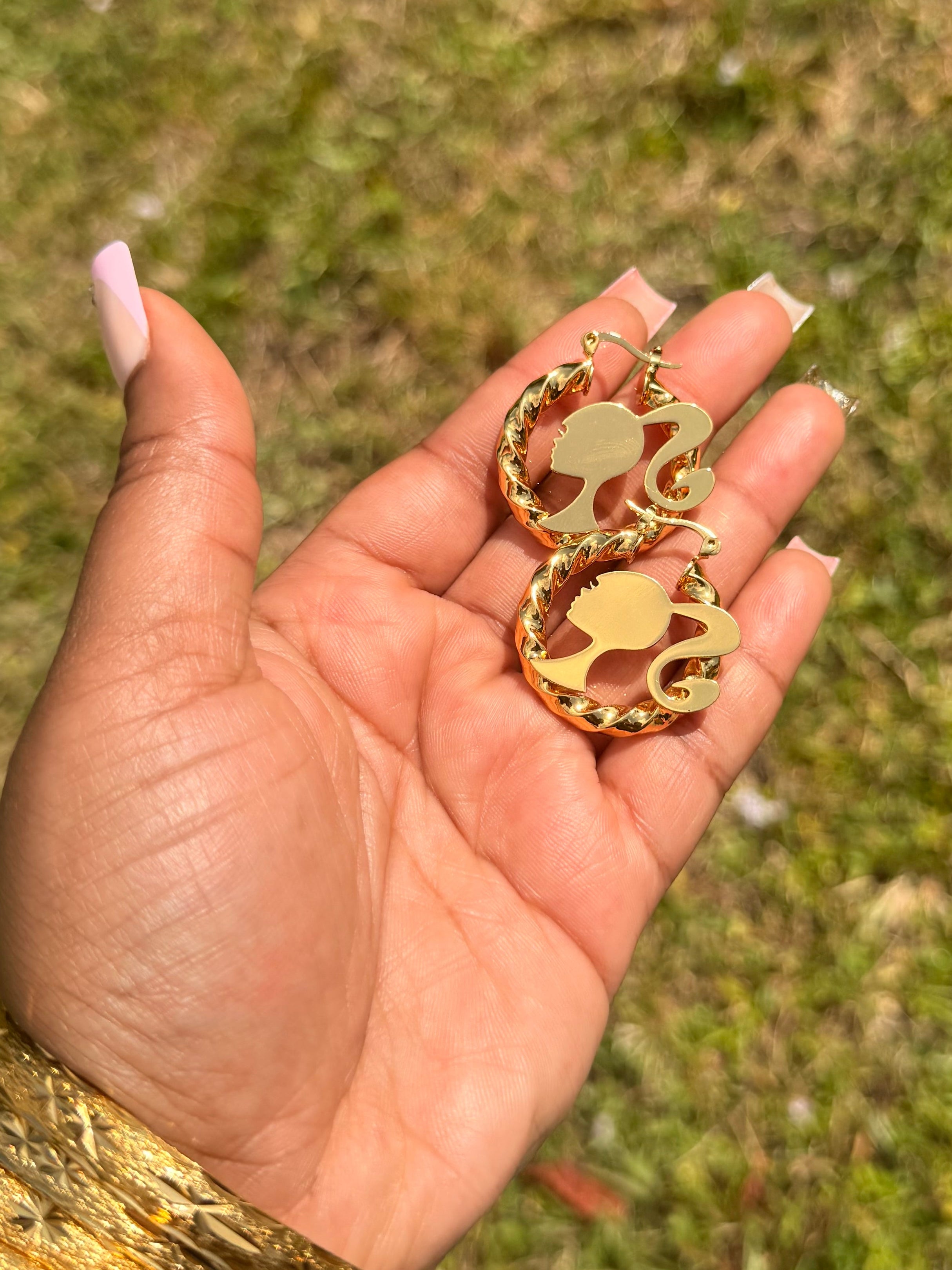RICH GIRL BARB HOOPS