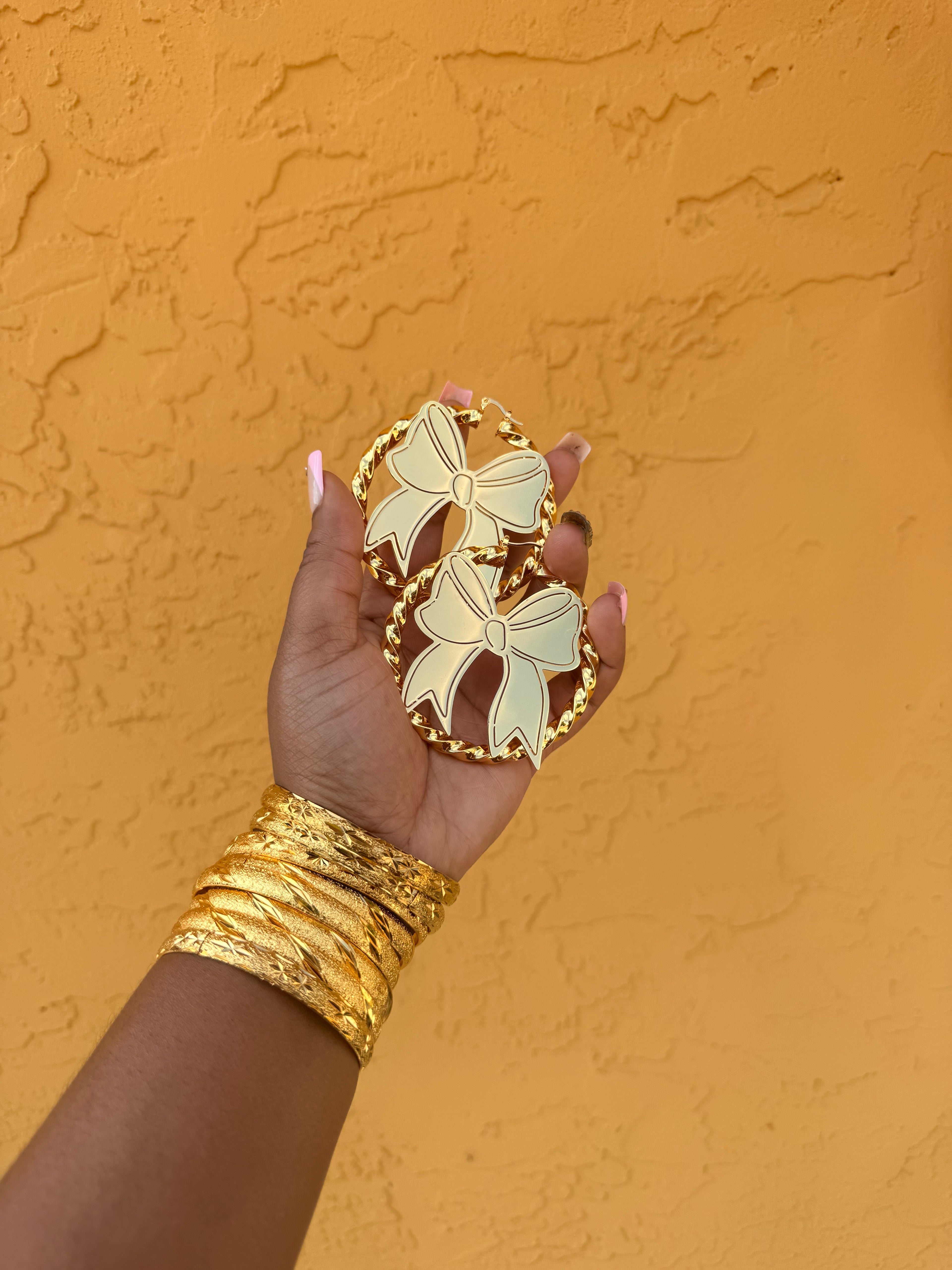 RICH GIRL BOW HOOPS